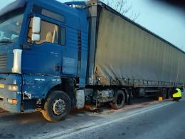 Zderzenie busa i ciężarówki. Ranny 33-latek