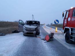 Zderzenie busa i ciężarówki. Ranny 33-latek