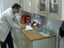 Ukraińcy chętni do pracy w szpitalach, jednak procedury uzyskania tytułu są krzywdzące