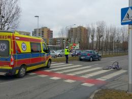 Starszy mężczyzna potrącony na przejeździe dla rowerzystów