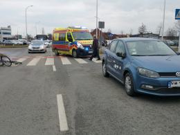 Starszy mężczyzna potrącony na przejeździe dla rowerzystów