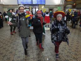 Taneczny korowód na początek obchodów Światowego Dnia Zespołu Downa