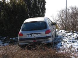 51-latek wjechał na rondo. Dosłownie