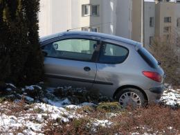 51-latek wjechał na rondo. Dosłownie