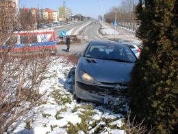 51-latek wjechał na rondo. Dosłownie