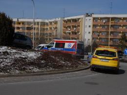 51-latek wjechał na rondo. Dosłownie