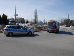 51-latek wjechał na rondo. Dosłownie