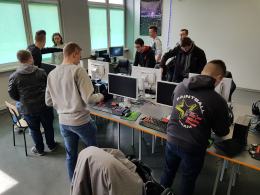 E-sportowa klasa z Ozimka ma nowoczesną salę komputerową