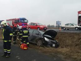 Wrzoski: Kierowca zasnął podczas jazdy i wjechał do rowu