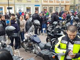 Setki motocyklistów tradycyjnie podzieliło się jajeczkiem na opolskim rynku