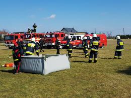 5 ton wody wylali na siebie strażacy w Suchej podczas bitwy wodnej