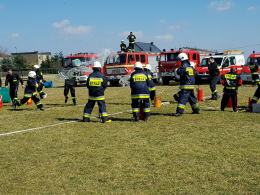 5 ton wody wylali na siebie strażacy w Suchej podczas bitwy wodnej
