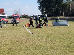 5 ton wody wylali na siebie strażacy w Suchej podczas bitwy wodnej