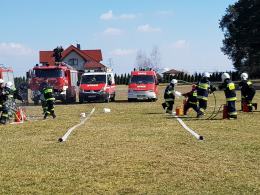 5 ton wody wylali na siebie strażacy w Suchej podczas bitwy wodnej