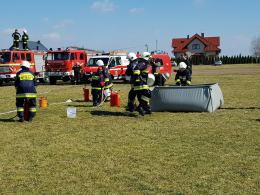 5 ton wody wylali na siebie strażacy w Suchej podczas bitwy wodnej