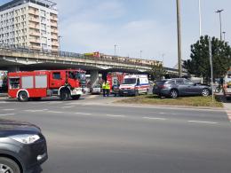 Zderzenie dwóch pojazdów na rondzie w Opolu, dwaj kierowcy w szpitalu