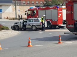 Zderzenie dwóch pojazdów na rondzie w Opolu, dwaj kierowcy w szpitalu