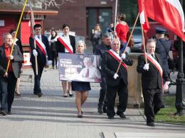 Wojewoda wraz z Opolanami złożył kwiaty upamiętniając 8 rocznicę katastrofy smoleńskiej