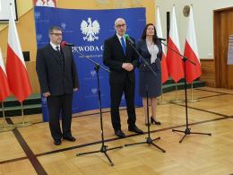 96 kolumn upamiętniających ofiary katastrofy smoleńskiej staną przed Urzędem Wojewódzkim, kiedy?