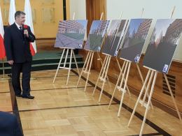96 kolumn upamiętniających ofiary katastrofy smoleńskiej staną przed Urzędem Wojewódzkim, kiedy?
