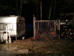 Pożar przy promenadzie w Turawie. Szybka reakcja sąsiadów uratowała przyległe domy