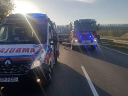 Zderzenie trzech pojazdów na A4 w kierunku Katowic, autostrada nieprzejezdna
