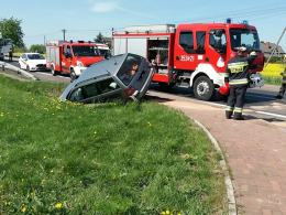 Wypadek w Rudnikach, 4 osoby ranne, w tym dwójka dzieci