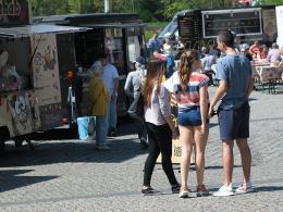 Food Trucki zawładnęły parkingiem przed amfiteatrem