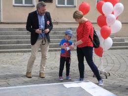 Wielka flaga Polski powstała na rynku
