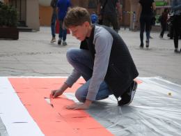 Wielka flaga Polski powstała na rynku