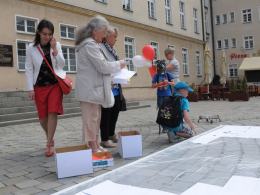 Wielka flaga Polski powstała na rynku