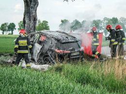 Wypadek pod Kluczborkiem. Zwęglone zwłoki utrudniają ustalenie płci kierowcy