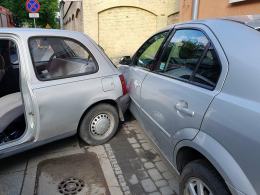 Na ul. Sądowej autobus zderzył się z osobówką