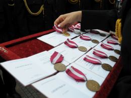 Ponad 100 strażaków odebrało dziś nagrody i wyróżnienia podczas obchodów Dnia Strażaka