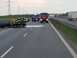 Samochód dachował na autostradzie A4 w kierunku Wrocławia