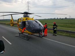 Samochód dachował na autostradzie A4 w kierunku Wrocławia