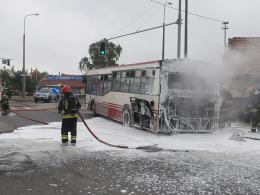 Pożar autobusu MZK na ulicy Tysiąclecia. Skrzyżowanie Częstochowska - Tysiąclecia zablokowane