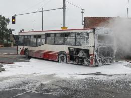 Pożar autobusu MZK na ulicy Tysiąclecia. Skrzyżowanie Częstochowska - Tysiąclecia zablokowane
