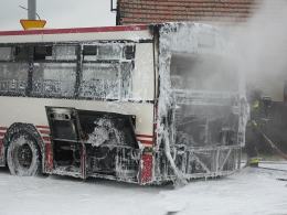 Pożar autobusu MZK na ulicy Tysiąclecia. Skrzyżowanie Częstochowska - Tysiąclecia zablokowane