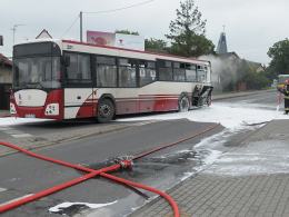 Pożar autobusu MZK na ulicy Tysiąclecia. Skrzyżowanie Częstochowska - Tysiąclecia zablokowane