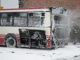 Pożar autobusu MZK na ulicy Tysiąclecia. Skrzyżowanie Częstochowska - Tysiąclecia zablokowane
