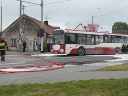 Pożar autobusu MZK na ulicy Tysiąclecia. Skrzyżowanie Częstochowska - Tysiąclecia zablokowane