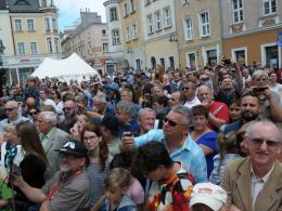 Opolanie tłumnie wzięli udział w uroczystym odsłonięciu pomnika Kazimierza I na rynku