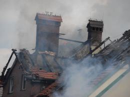 Pożar domu wielorodzinnego w Jełowej. W akcji 14 zastępów straży