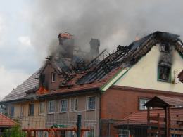 Pożar domu wielorodzinnego w Jełowej. W akcji 14 zastępów straży