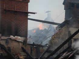 Pożar domu wielorodzinnego w Jełowej. W akcji 14 zastępów straży