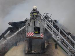 Pożar domu wielorodzinnego w Jełowej. W akcji 14 zastępów straży