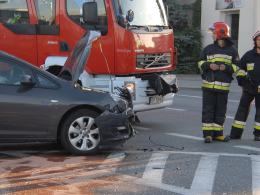 Zderzenie pojazdów na skrzyżowaniu Wiejskiej i Oleskiej