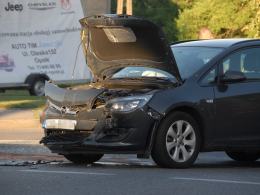 Zderzenie pojazdów na skrzyżowaniu Wiejskiej i Oleskiej