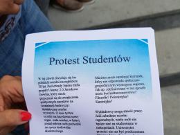 Studenci protestują na pl. Kopernika przeciw Ustawie Jarosława Gowina
